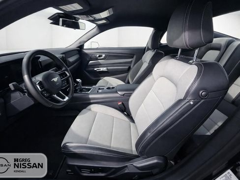 Used 2024 Ford Mustang Coupe image 7