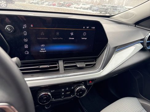 Used 2025 Chevrolet Trax LT w/ LT Convenience Package image 25