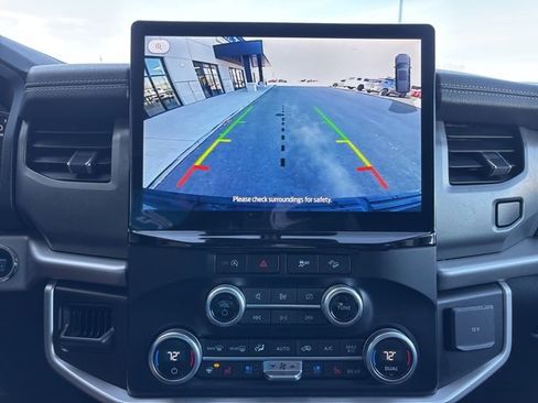 Used 2024 Ford Expedition XLT image 28