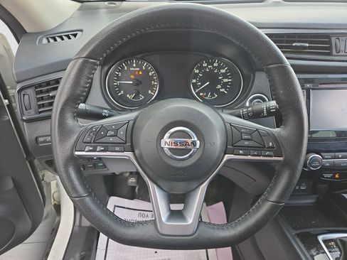 Used 2018 Nissan Rogue SV w/ Premium Package image 13