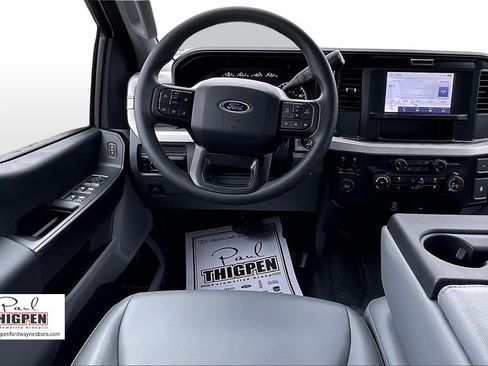Used 2025 Ford F250 XL w/ XL Chrome Package image 5