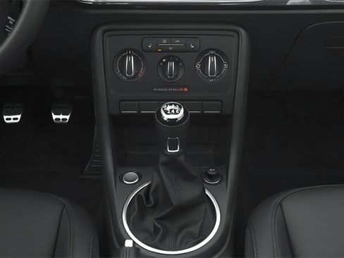 Used 2013 Volkswagen Beetle 2.0T image 8
