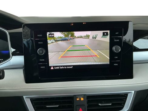 New 2025 Volkswagen Taos SE image 17