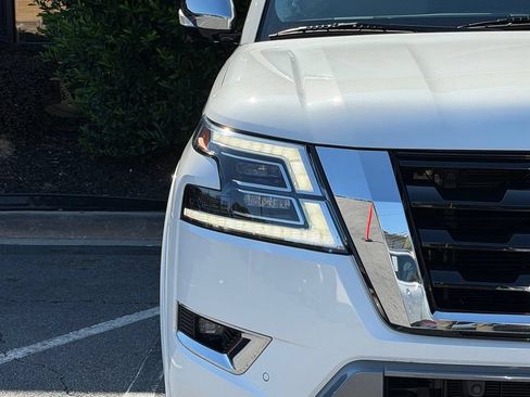 Used 2022 Nissan Armada Platinum w/ Captain's Chairs Package RWD image 4