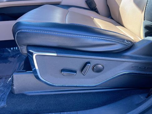 Used 2023 Ford F350 Lariat image 13