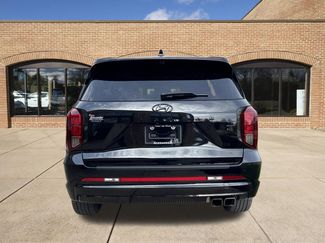 Used 2024 Hyundai Palisade Calligraphy video 4