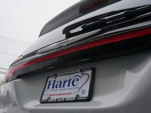 Used 2024 Chrysler Pacifica Touring-L image 48