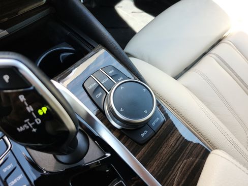 Used 2021 BMW 530i w/ Premium Package RWD image 26