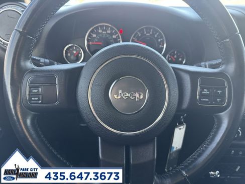 Used 2013 Jeep Wrangler Unlimited Rubicon image 16