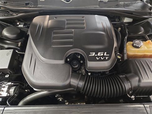 Used 2019 Dodge Challenger SXT image 29