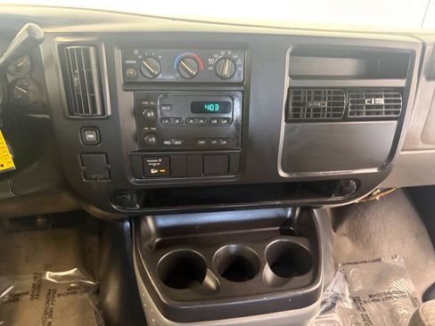 Used 2006 Chevrolet Express 2500 Passenger w/ LT Preferred Equipment Group RWD image 18