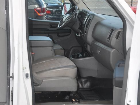 Used 2021 Nissan NV 2500 SV image 17