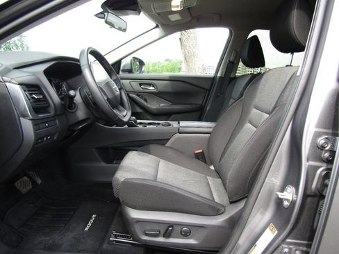 Used 2025 Nissan Rogue SV AWD/4WD image 10