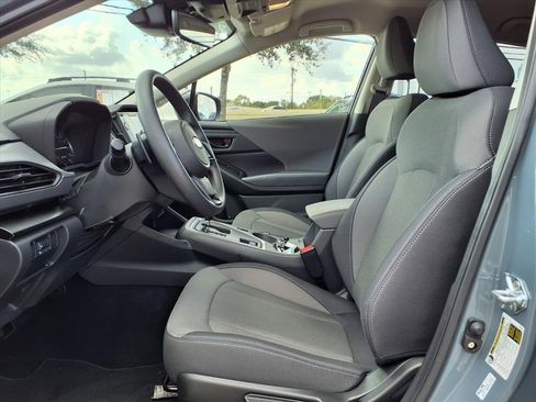 Used 2025 Subaru Crosstrek 2.0i Premium image 3