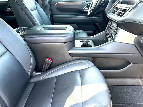 Used 2023 Chevrolet Tahoe Z71 w/ Luxury Package AWD/4WD image 26