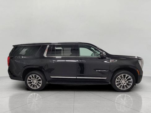 Used 2025 GMC Yukon XL Denali AWD/4WD image 11