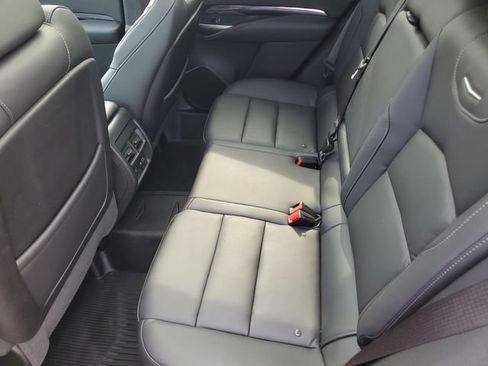 Used 2023 Cadillac XT4 Luxury w/ Cold Weather Package AWD/4WD image 31