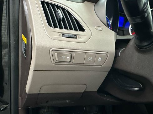 Used 2013 Hyundai Tucson GL FWD image 25