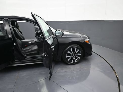 Used 2024 Honda Civic EX-L image 9