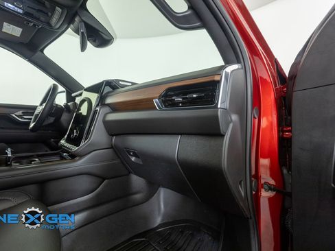 Used 2025 GMC Yukon XL Denali w/ Sun & Power Step Package AWD/4WD image 38