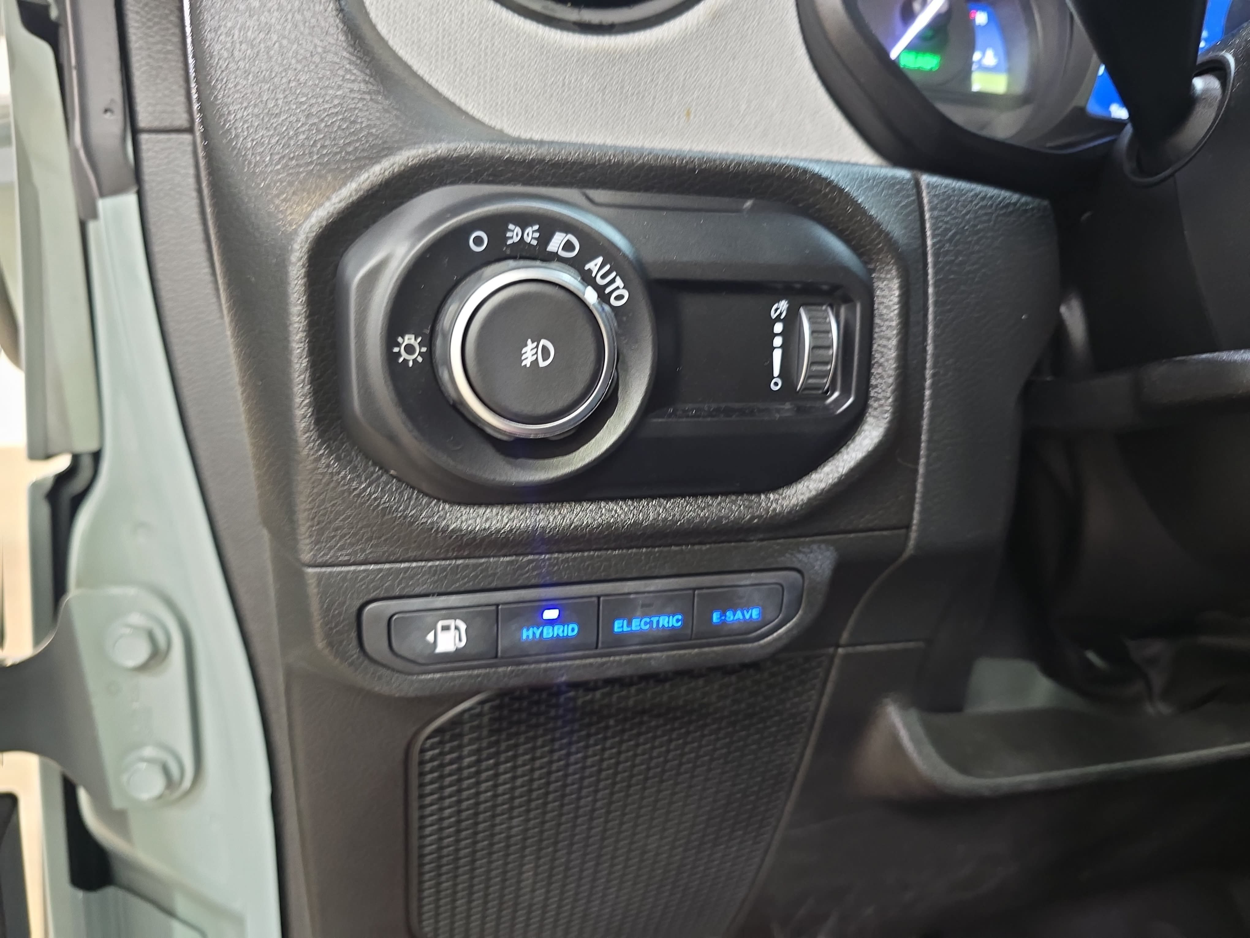 Used 2024 Jeep Wrangler Unlimited AWD/4WD image 23