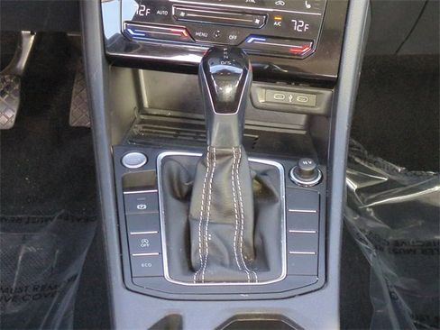 Used 2025 Volkswagen Jetta SE image 21