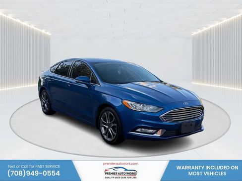 Used 2017 Ford Fusion SE w/ Equipment Group 201A FWD image 3