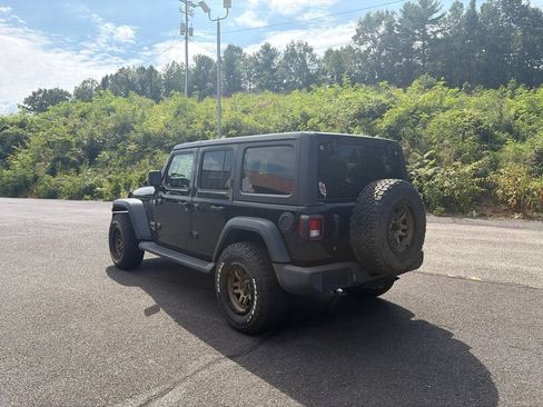 Used 2018 Jeep Wrangler Unlimited Sport S AWD/4WD image 7