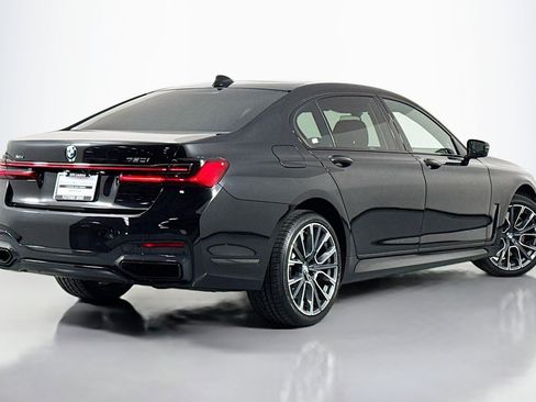 Used 2022 BMW 750i xDrive w/ Autobahn Package AWD/4WD image 13