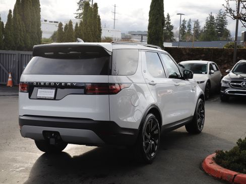 Certified 2025 Land Rover Discovery S image 10