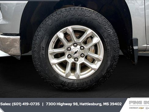Used 2025 Chevrolet Silverado 1500 LT w/ Convenience Package II AWD/4WD image 8