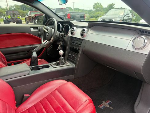 Used 2006 Ford Mustang Coupe RWD image 30