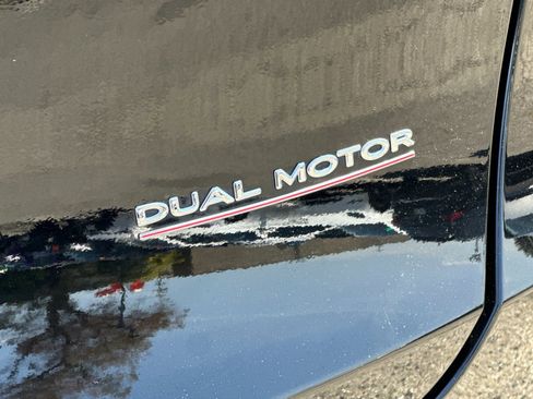 Used 2023 Tesla Model Y Long Range AWD/4WD image 26