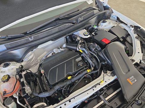 Used 2025 Buick Envista Sport Touring image 34