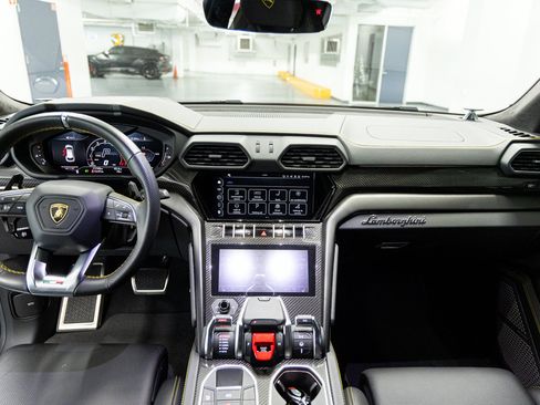 Used 2024 Lamborghini Urus S AWD/4WD image 47