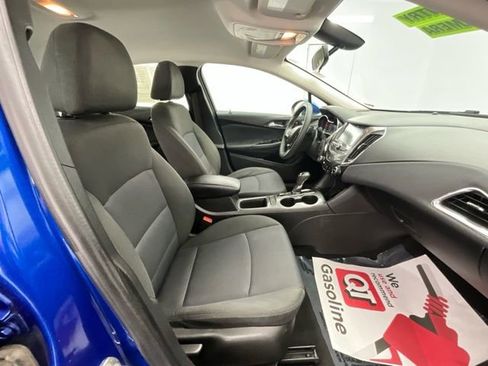 Used 2018 Chevrolet Cruze LT image 13