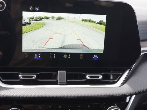 New 2025 Chevrolet Equinox LT w/ Safety and Technology Package image 23