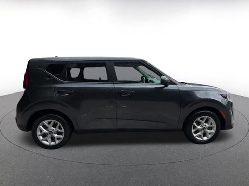 Used 2025 Kia Soul LX w/ LX Technology Package FWD image 16