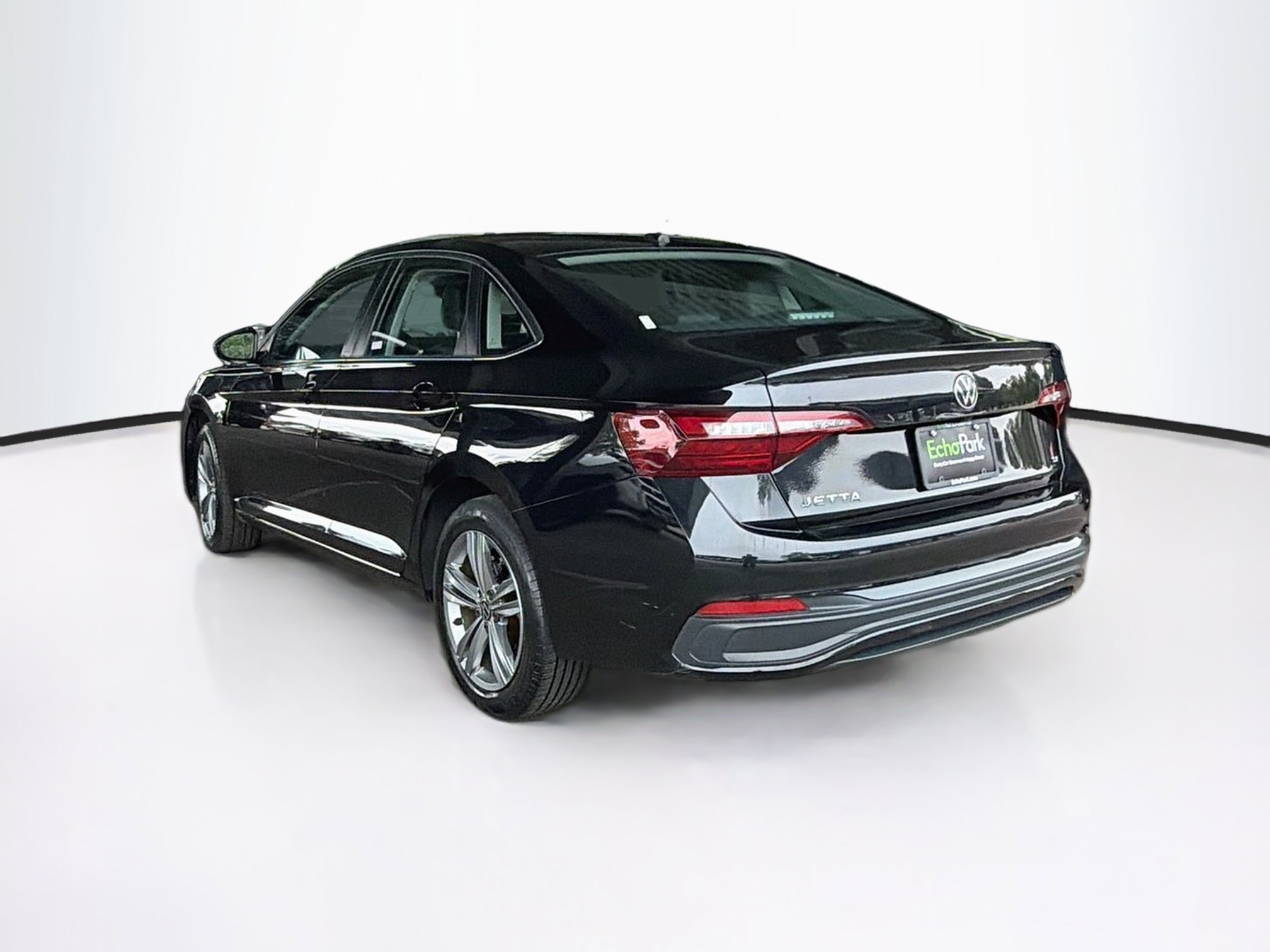 Used 2024 Volkswagen Jetta SE FWD image 5