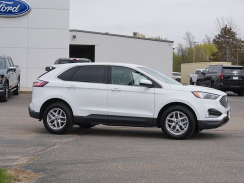Used 2024 Ford Edge SEL w/ Convenience Package AWD/4WD image 2