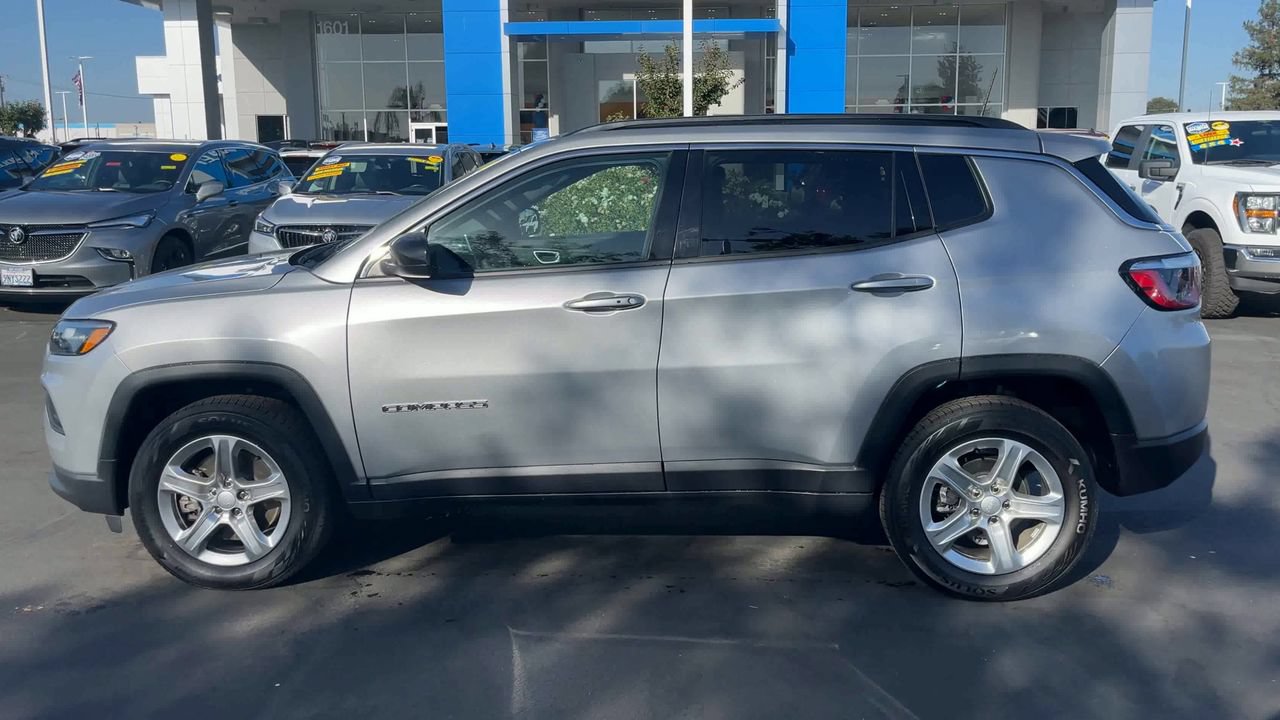 Used 2023 Jeep Compass Latitude AWD/4WD image 4