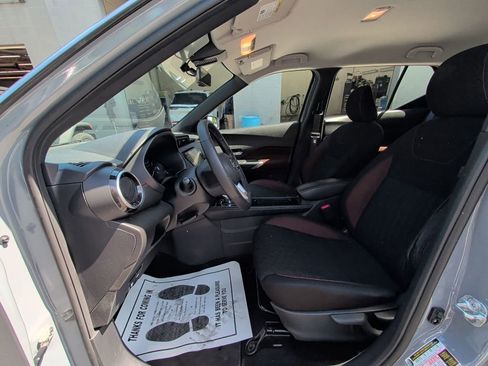 Used 2021 Nissan Kicks SR w/ Interior Electronics Package FWD image 10
