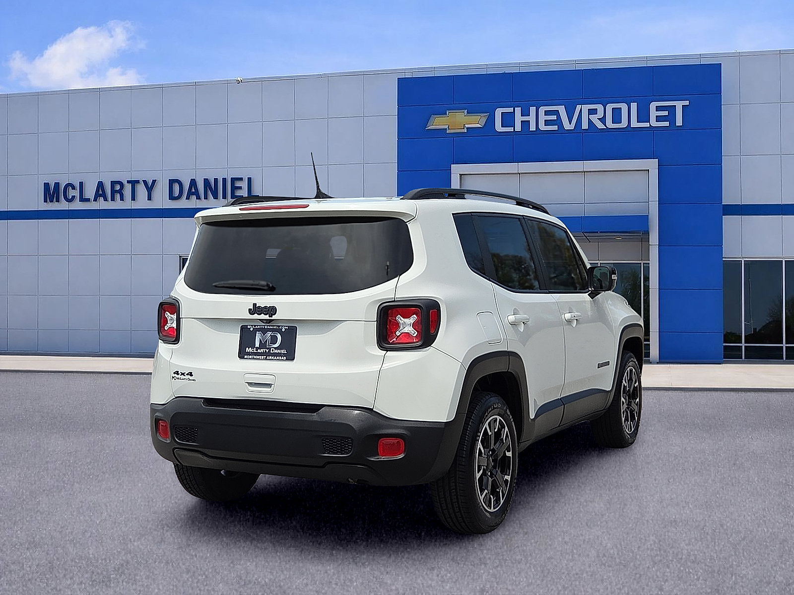 Used 2023 Jeep Renegade Latitude AWD/4WD image 5