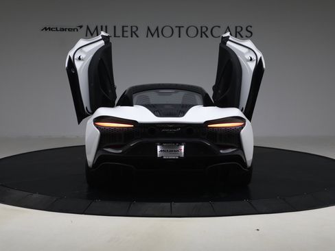 Used 2023 McLaren Artura RWD image 17