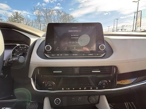 Used 2023 Nissan Rogue SL image 14