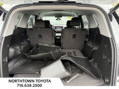 Used 2022 GMC Acadia SLE w/ Driver Convenience Package AWD/4WD image 16