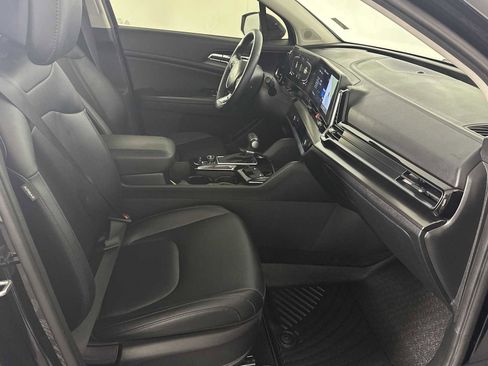 Used 2024 Kia Sportage EX image 12