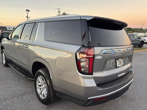 Used 2023 Chevrolet Suburban LT image 5