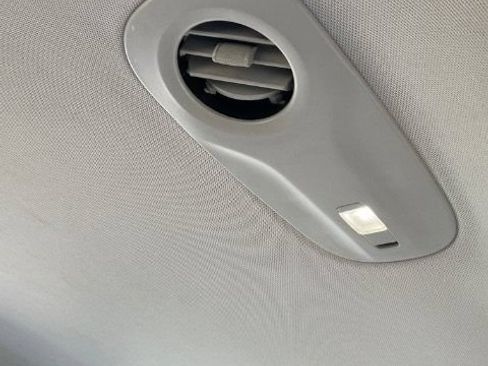 Used 2022 Chrysler Pacifica Touring-L FWD image 16