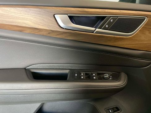 Certified 2025 Volkswagen Atlas SE image 19